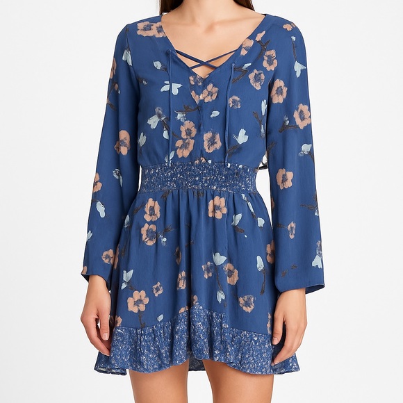 Shyanne Womenโs Medium Blue Floral Long Sleeve Dress NWT Boho Smocked Waist - Picture 1 of 7